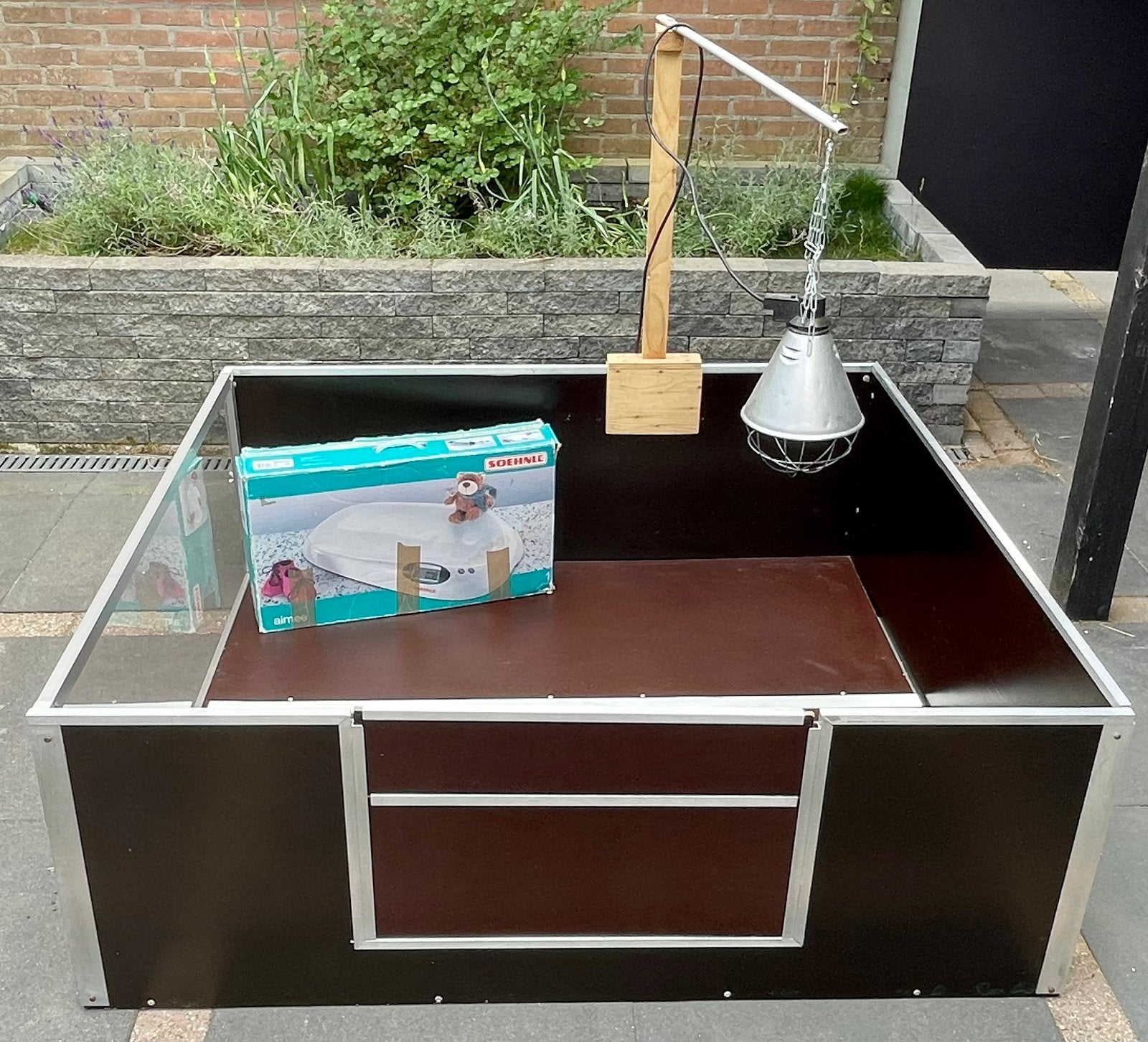 TE HUUR: Werkkist met glazen wand voor grote hond 125x140, Ophalen, 110 cm of meer