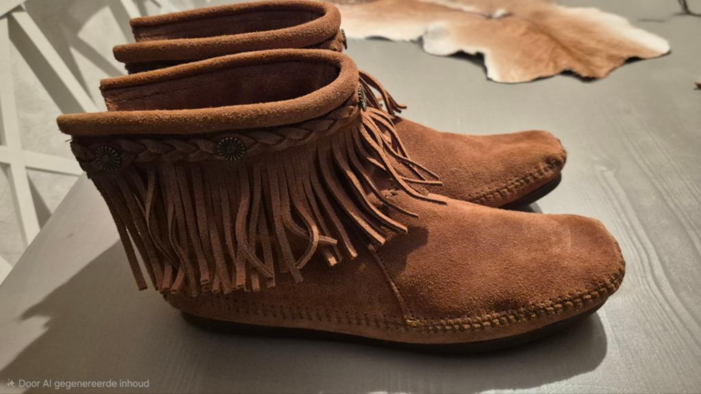 Minnetonka suède franje laarzen - nieuw, Bruin, Lage of Enkellaarzen, Nieuw, Ophalen of Verzenden