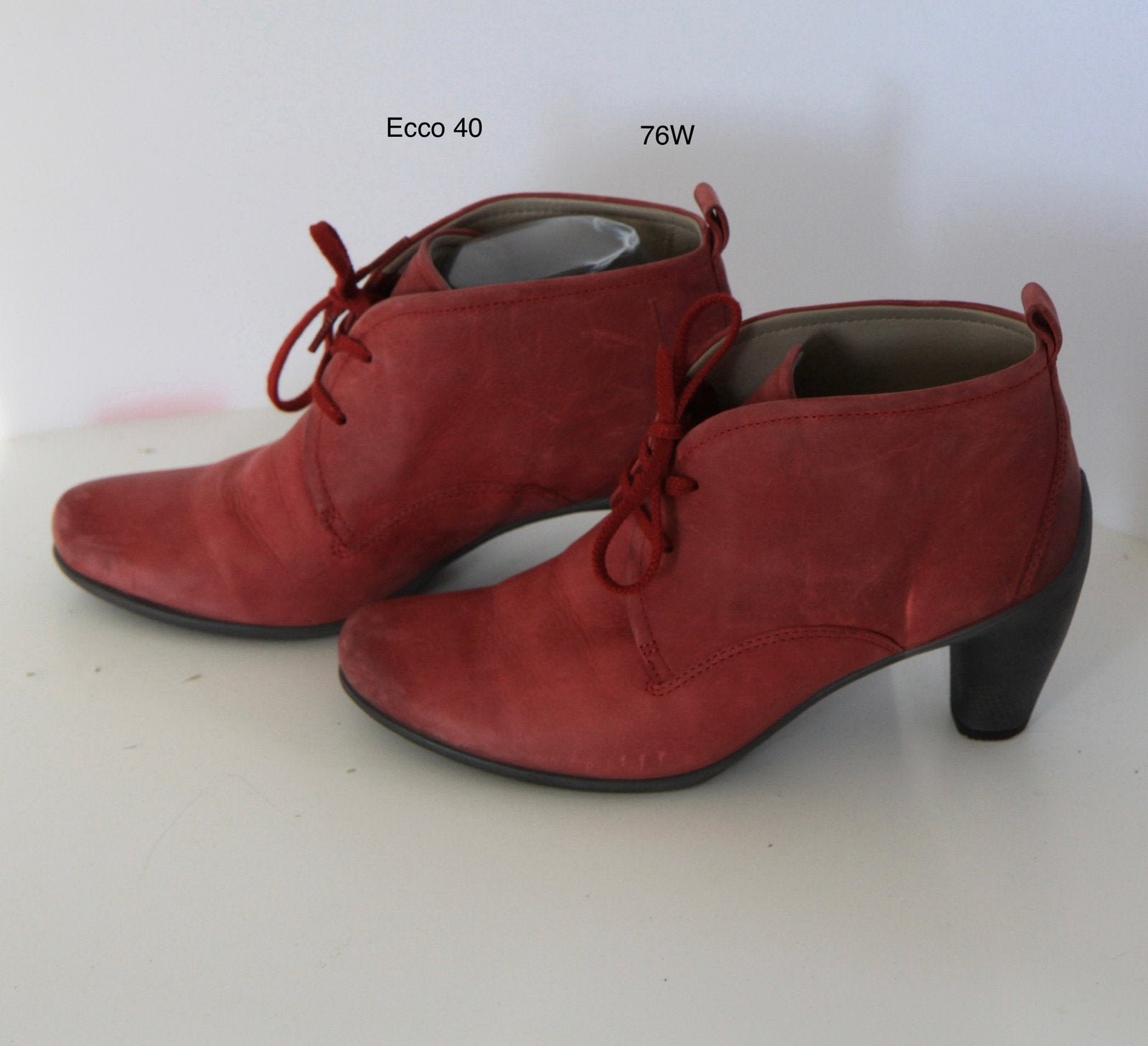 76W ) ECCO Sculptured 40 rood enkellaarzes pumps, Lage of Enkellaarzen, Ophalen of Verzenden, Zo goed als nieuw, Rood