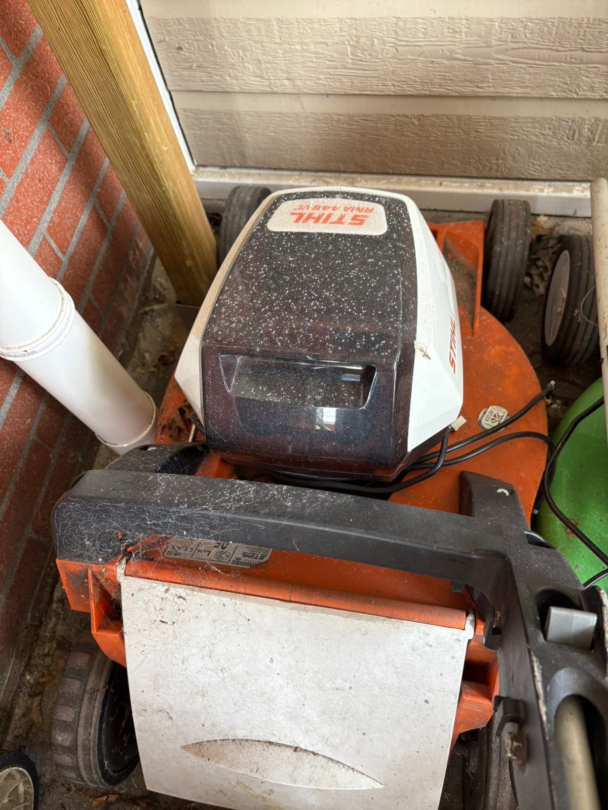 Stihl grasmaaiers 2 stuks voor onderdelen zonder accu, Ophalen, Gebruikt