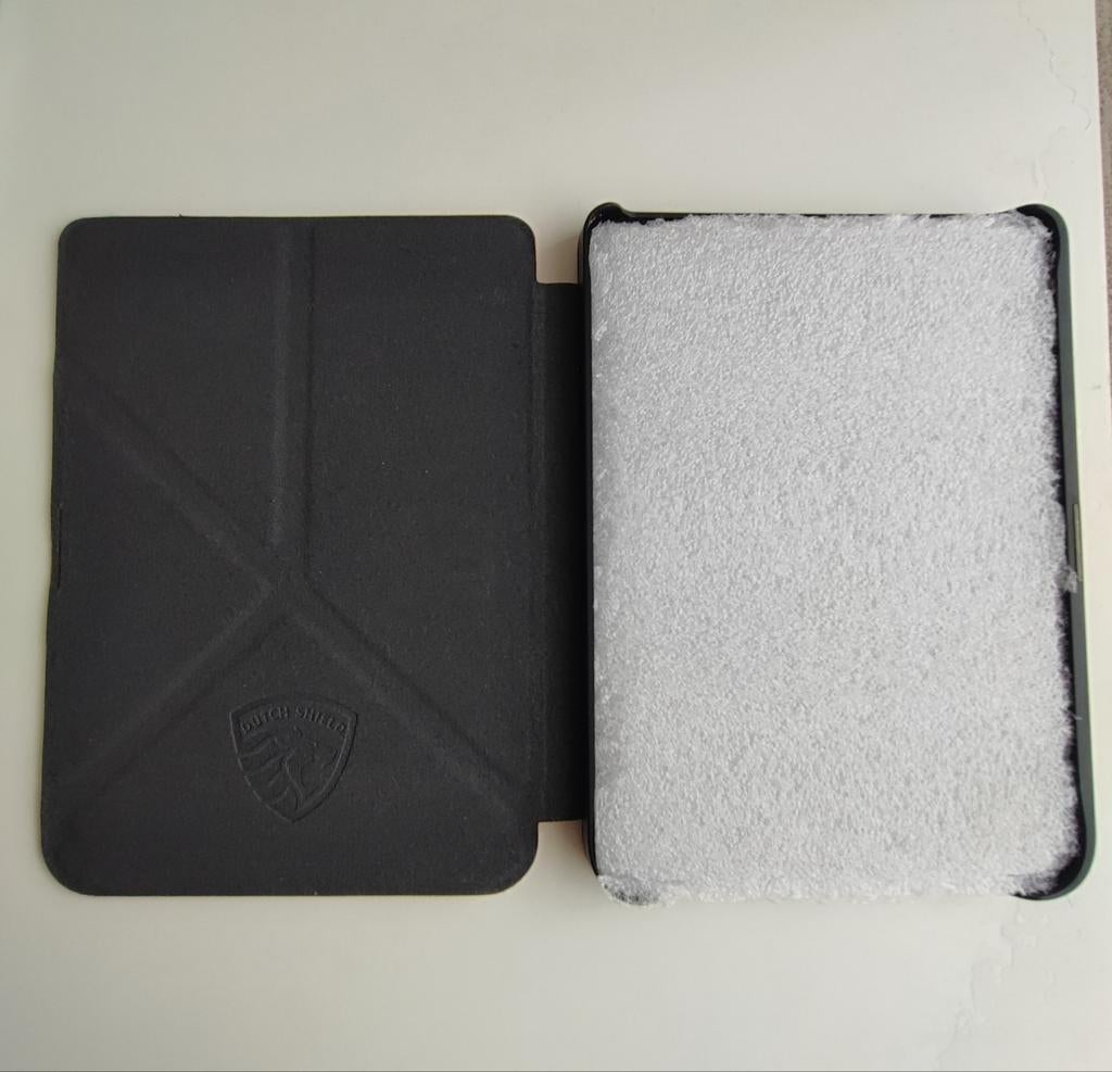 Hoesje voor Kobo Clara Colour/BW e-reader met wake-up functi, Ophalen of Verzenden, Gebruikt, 6 inch of minder, Dutch shield  kobo