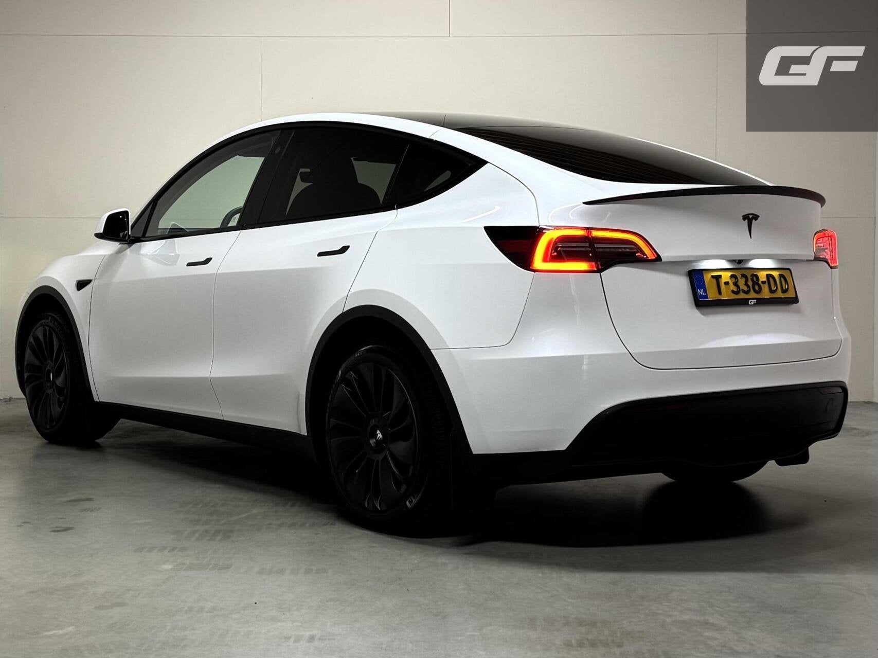 Foto 7 van Tesla Model Y RWD 58 kWh 92% SOH Black Edition Trekhaak FSD
