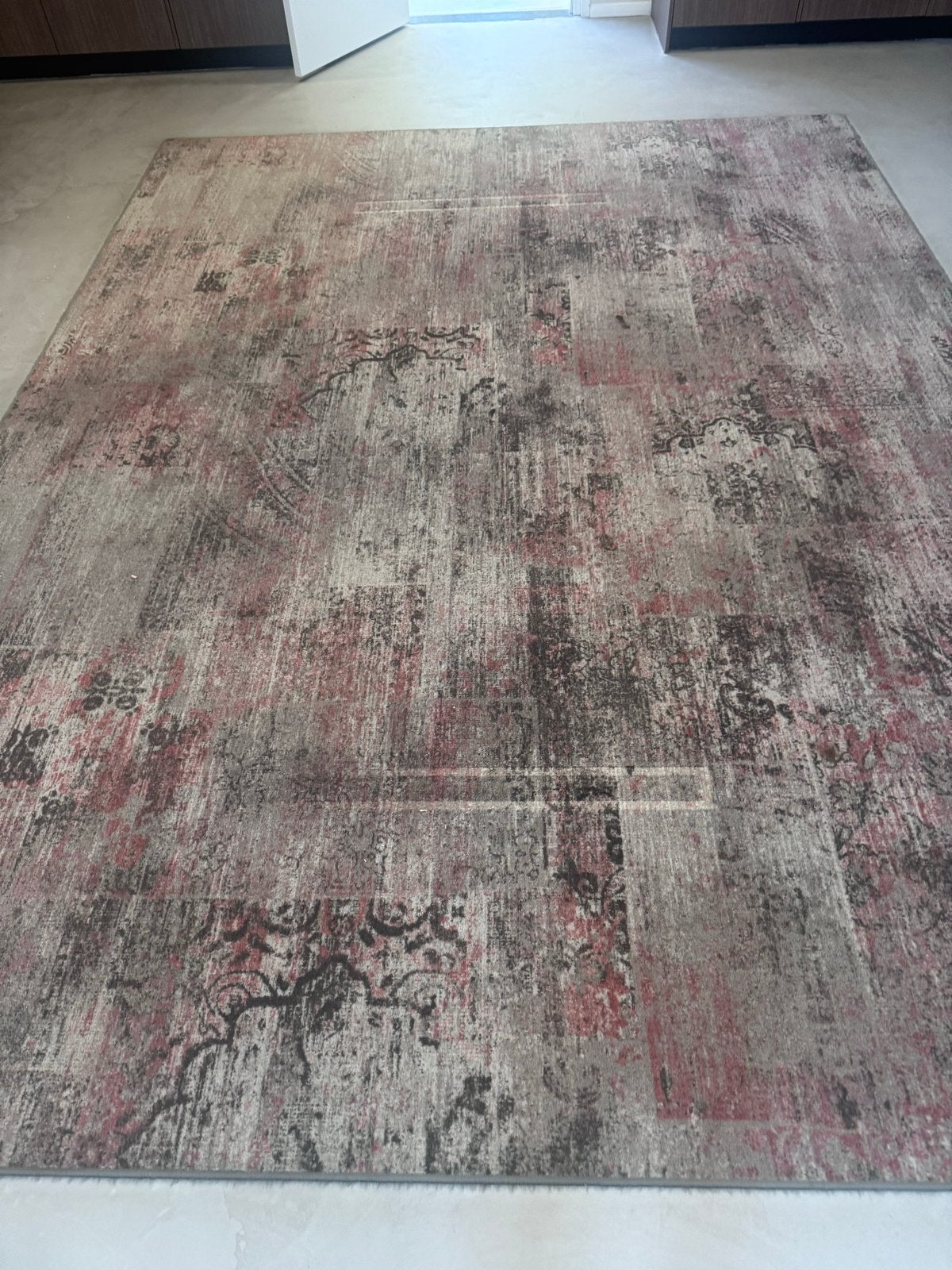 Groot modern vloerkleed - grijs/rood/zwart, Gebruikt, Ophalen of Verzenden, 200 cm of meer, Grijs