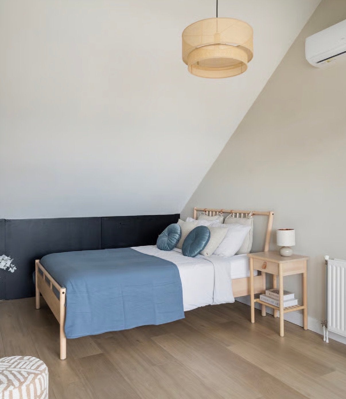 BJÖRKSNÄS Tweepersoonsbed 140x200 cm met 2 nachtkastjes, Huis en Inrichting, Slaapkamer | Bedden, Zo goed als nieuw, Tweepersoons