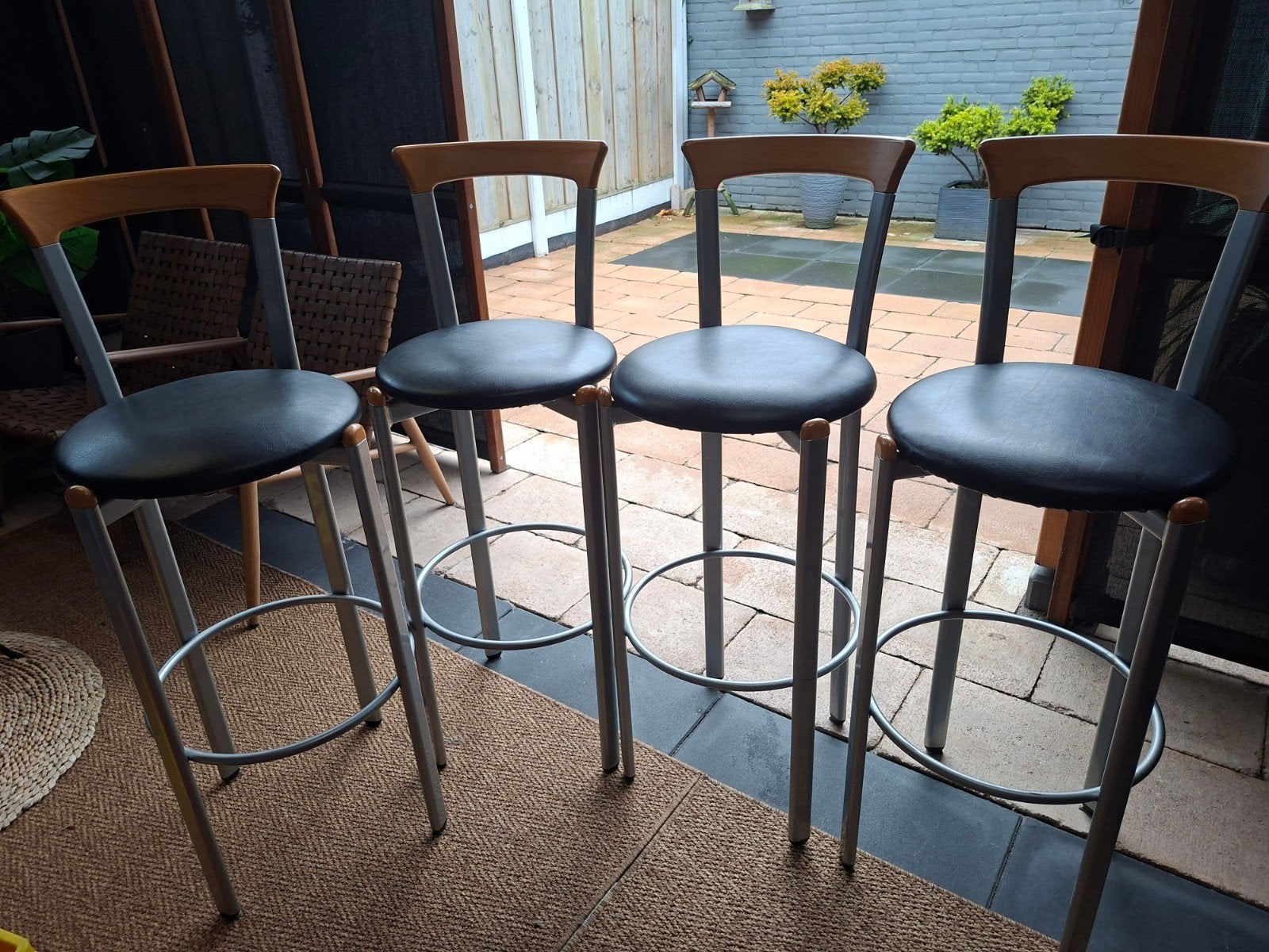 Set van 4 stevige barkrukken, zithoogte 80 cm, Ophalen, Met voetsteun, 60 tot 90 cm, Zo goed als nieuw