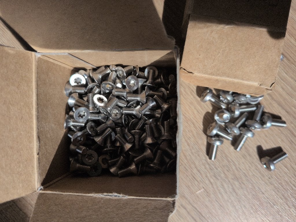 Nieuwe schroeven, 200 stuks en 50 stuks rvs, Schroeven, Nieuw, Ophalen of Verzenden, Minder dan 50 mm