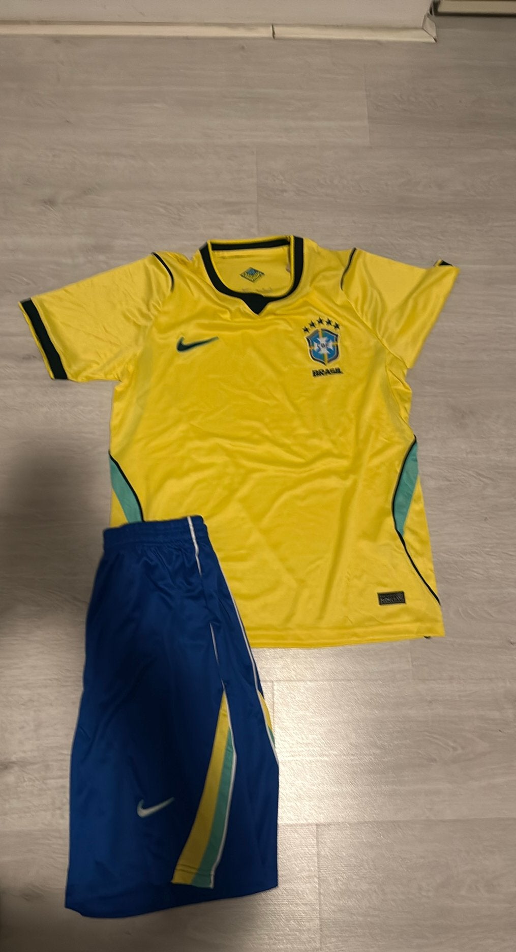 Nike brazilie, Sport en Fitness, Maat M, Ophalen of Verzenden, Nieuw, Shirt