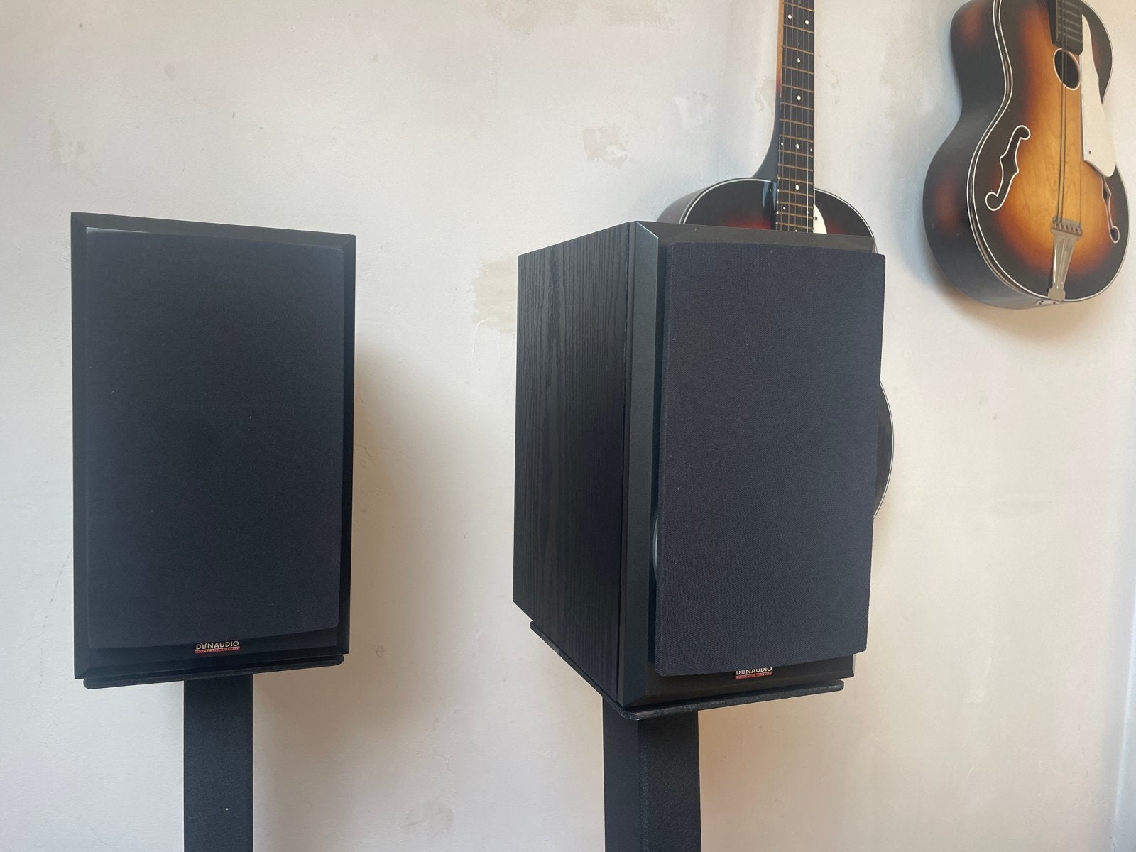 Dynaudio DM 2/6 speakers, Inclusief standaarden, Zo goed als nieuw, Boekenplank luidspreker, Ophalen