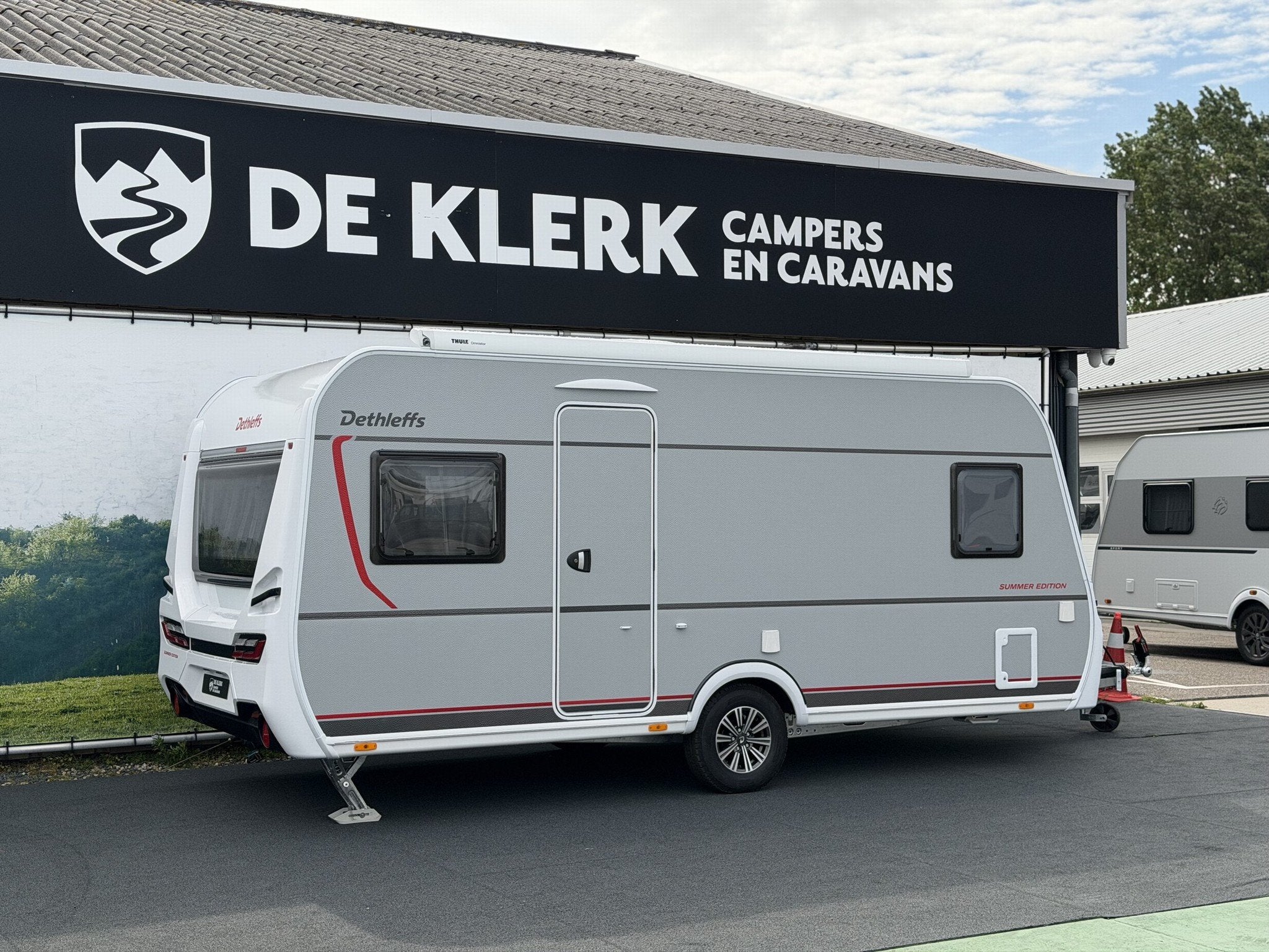 Dethleffs 470 FR Summer Edition (bj 2026), Caravans en Kamperen, 7 tot 8 meter, Bedrijf, Info@deklerkcaravans.nl, Dethleffs