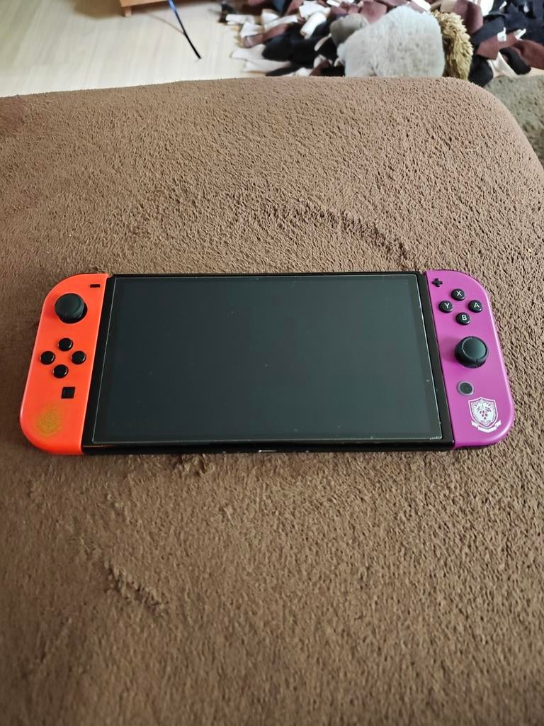 Limited Edition Pokémon Scarlet & Violet OLED Switch, Spelcomputers en Games, Ophalen of Verzenden, Gebruikt, Met 1 controller