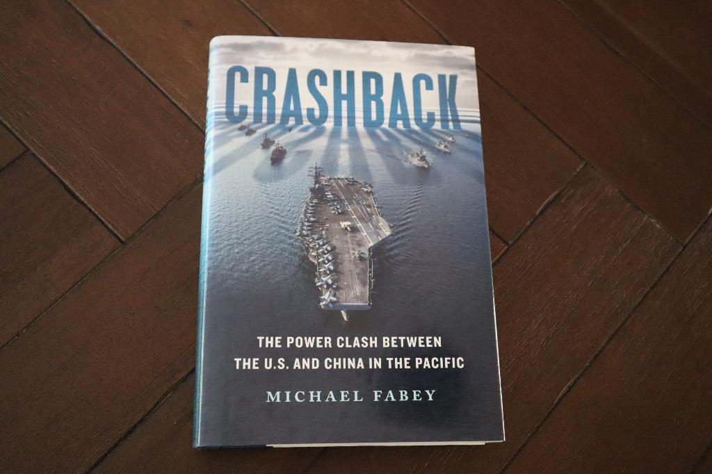 Crashback (Michael Fabey), Ophalen of Verzenden, Zo goed als nieuw, Politiek en Staatkunde, Wereld