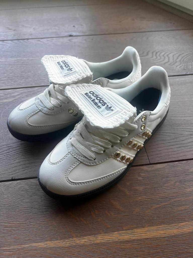 Maat 37 Adidas Wales Bonner Samba Sneakers Wit Goud, Kleding | Dames, Schoenen, Ophalen of Verzenden, Nieuw, Wit, Sneakers of Gympen