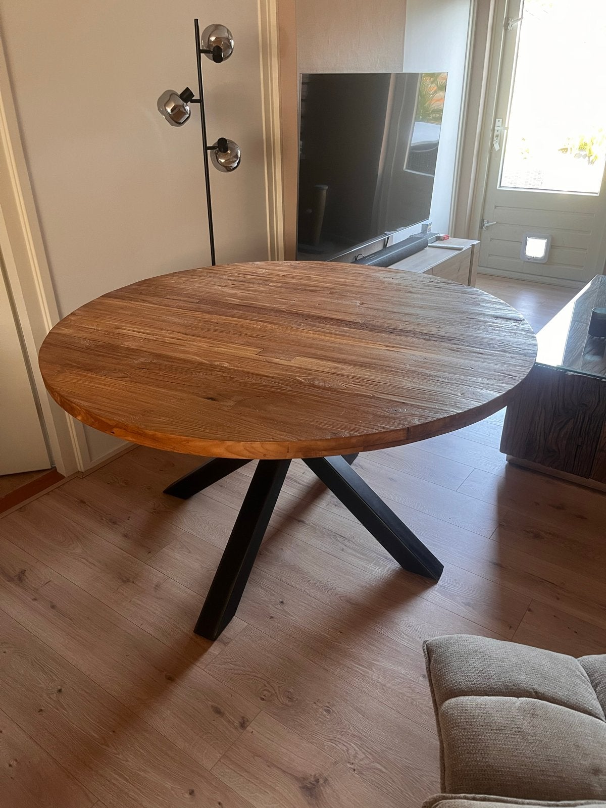 Ronde eettafel mangohout met zwart metalen onderstel, Ophalen, 100 tot 150 cm, Zo goed als nieuw, Vier personen