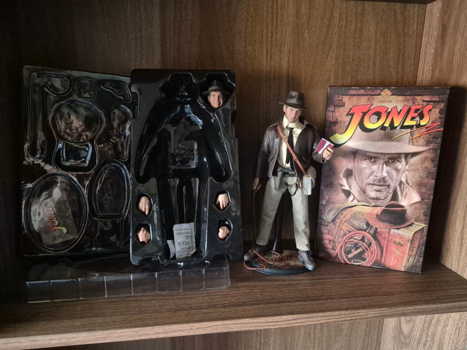 Present Toys Indiana Jones 1/6 figure, Ophalen of Verzenden, Zo goed als nieuw, Actiefiguur of Pop