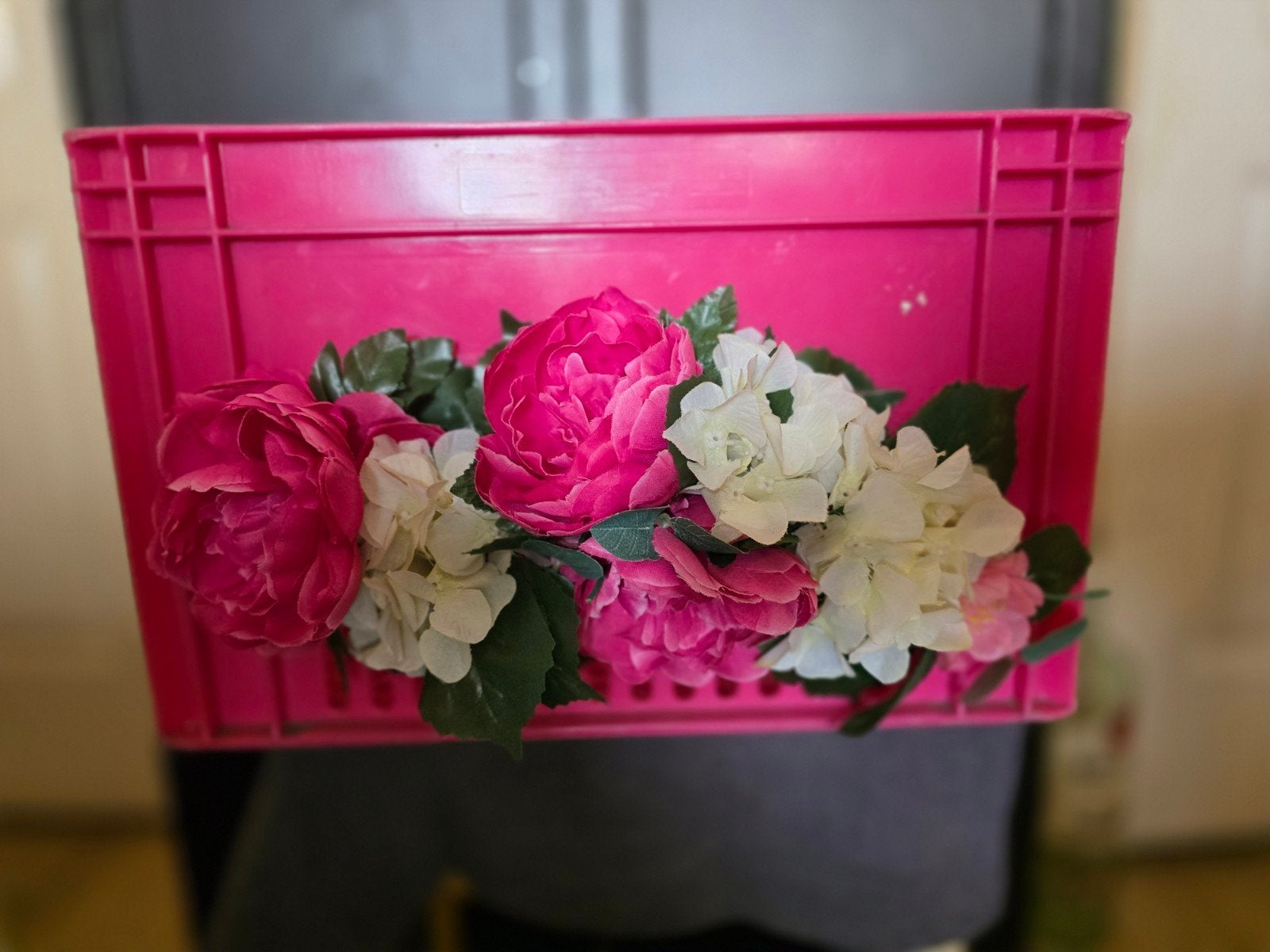 Roze fiets krat met bloemdecoratie, Gebruikt, Minder dan 50 cm, Ophalen of Verzenden, 5 – 50