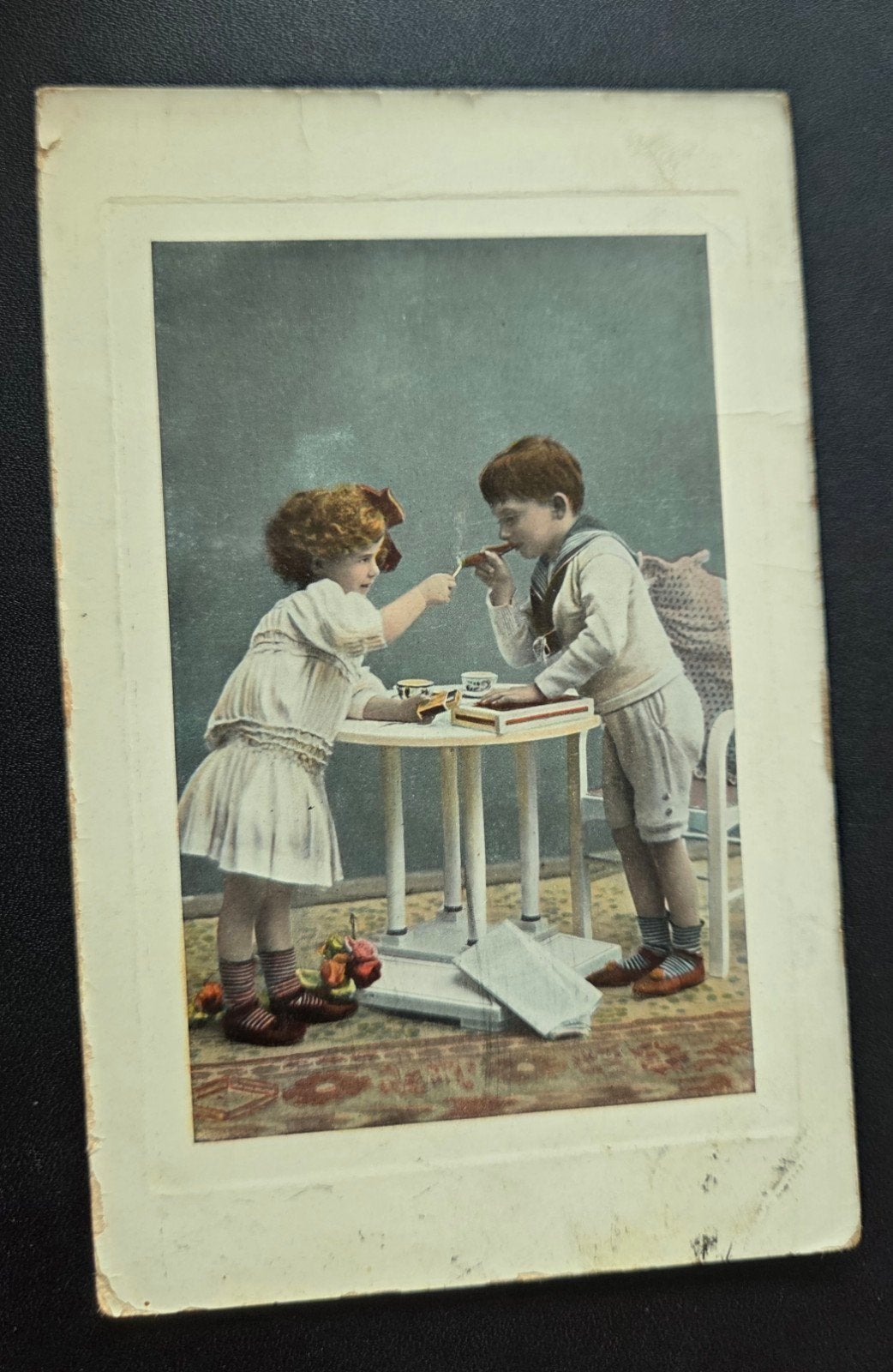 Meisje.steekt sigaar jongen aan, Verzenden, Voor 1920, Gelopen, Overige thema's