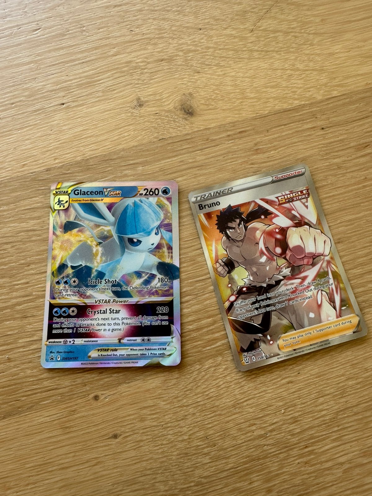 Pokemon kaarten glaceon v en trainer bruno, Verzenden, Zo goed als nieuw, Meerdere kaarten