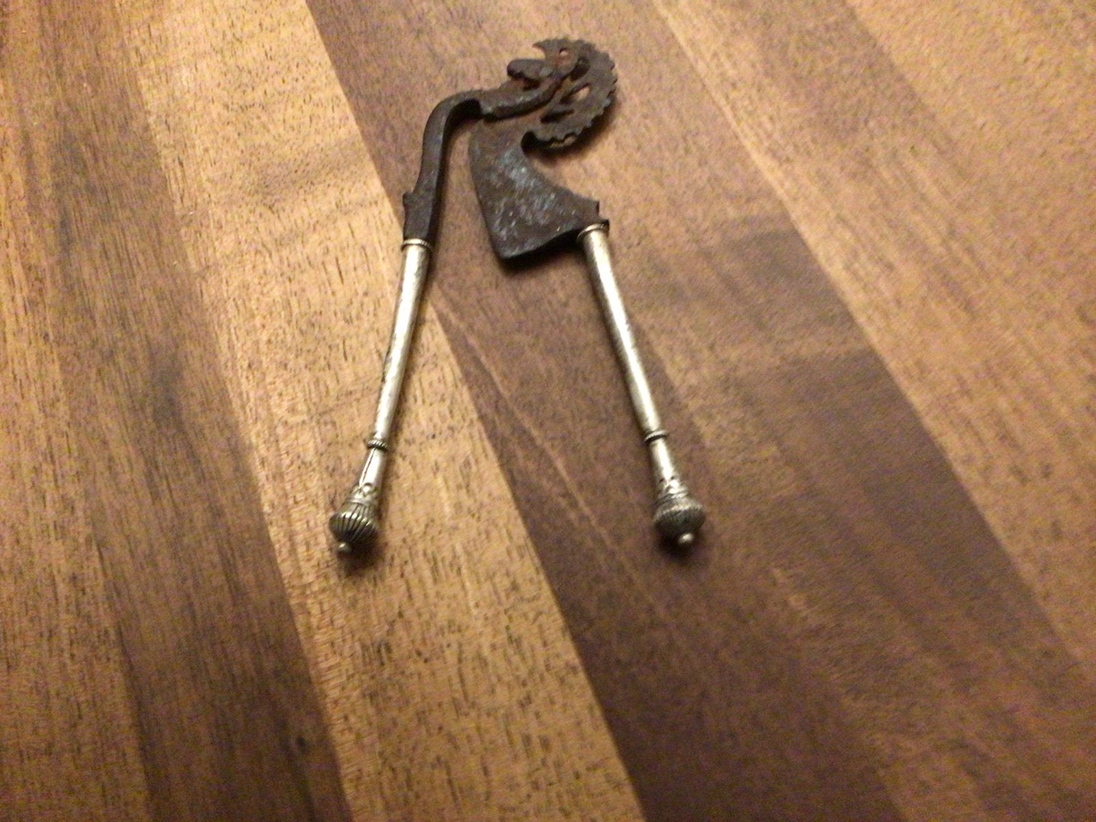 Antieke notenkraker met decoratieve handvatten, Antiek en Kunst, Ophalen of Verzenden