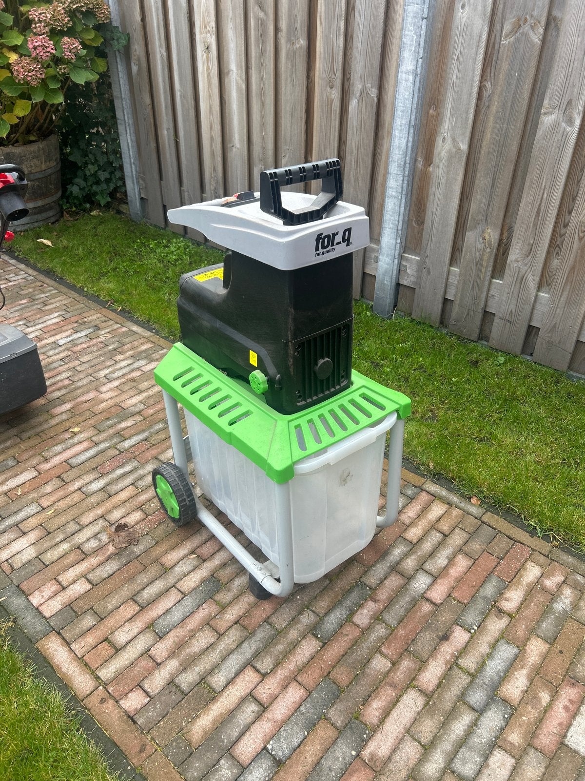 Hakselaar - Versnipperaar met Opvangbak, Ophalen, Zo goed als nieuw, Elektrisch, Met opvangbak
