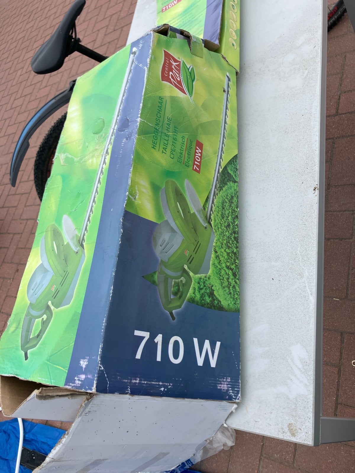 Heggenschaar Elektrisch 710W - in doos, Tuin en Terras, Ophalen of Verzenden, Zo goed als nieuw, Elektrisch