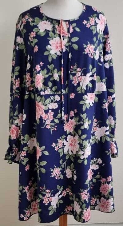 Shein Curve donkerblauwe jurk met rozen mt. 52 (4XL), Blauw, Jurk, Ophalen of Verzenden, Zo goed als nieuw