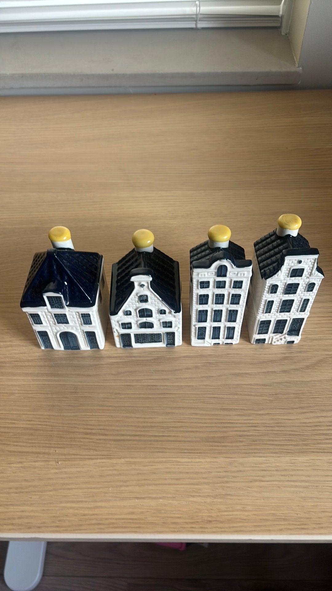 KLM huisjes 64-66-67-68, Verzamelen, Ophalen of Verzenden, Zo goed als nieuw, 61 t/m 80, Gevuld