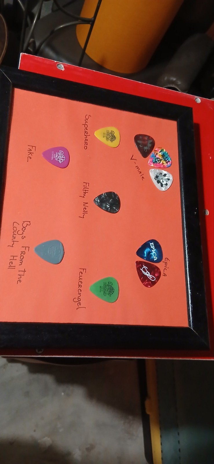 Unieke verzameling gitaar plectrums in lijst, Ophalen, Gebruikt
