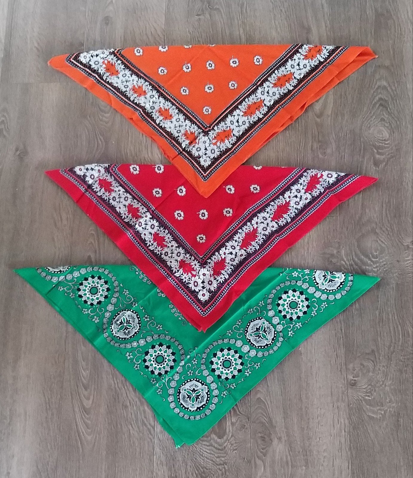 Te koop: 3 Boerenzakdoeken/sjaals, Ophalen, Zo goed als nieuw, Carnaval