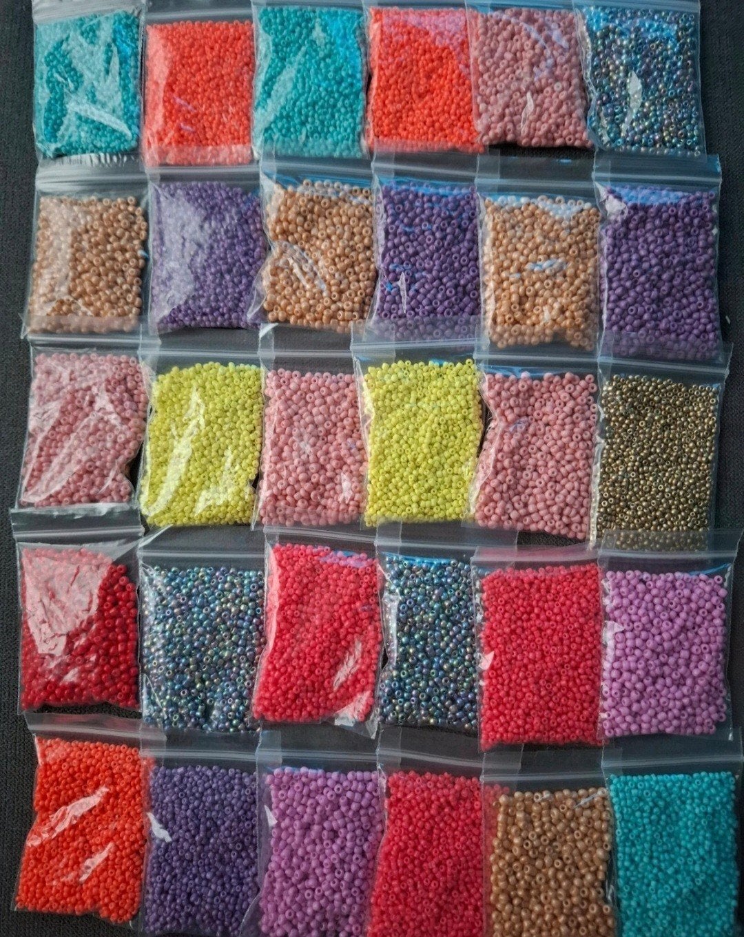 Pakket partij 2,3 mm glaskralen rocailles 600 gram kralen, Kraal, -, -, Nieuw