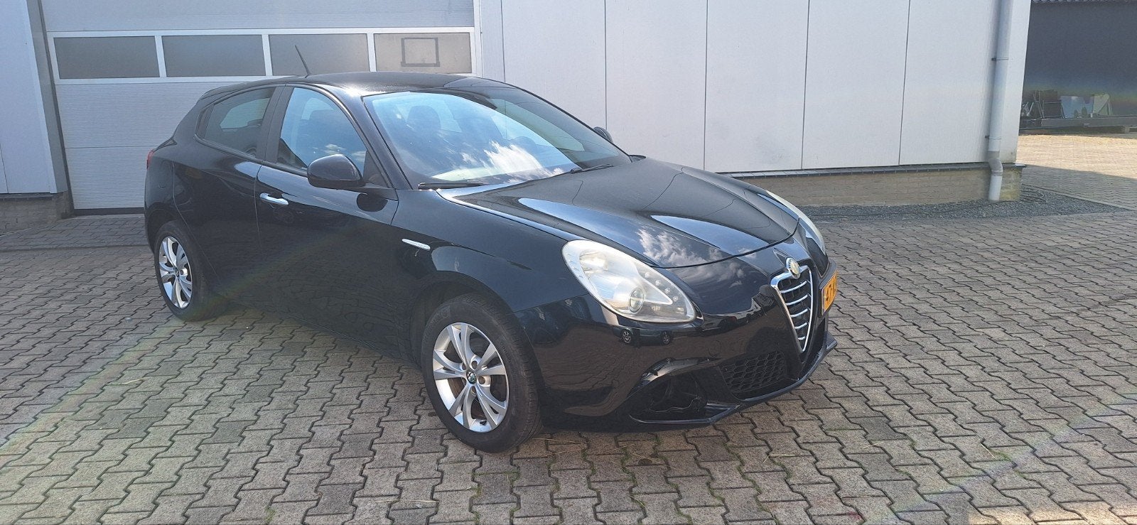 Alfa Romeo Giulietta 1.4 Turbo 2010 Nieuwe apk!!, Auto's, Voorwielaandrijving, Stof, Zwart, 4 cilinders