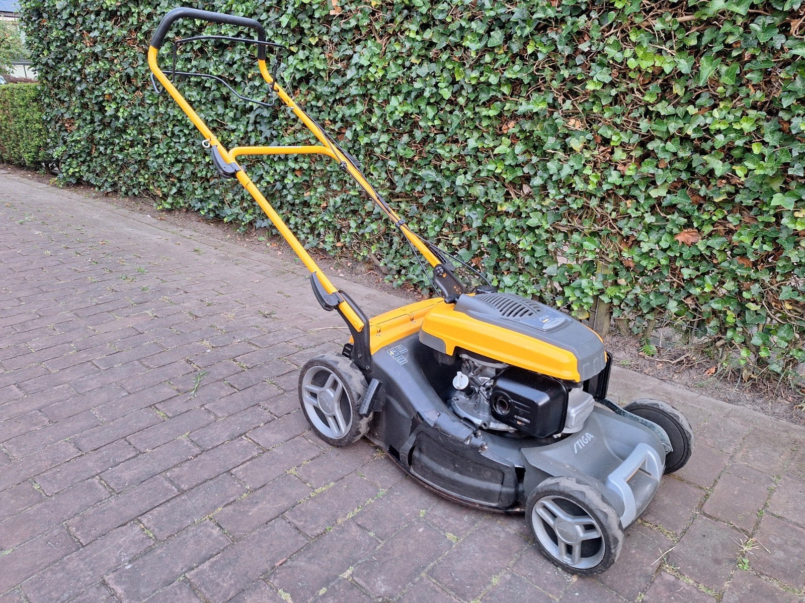 Nette Stiga Combi 50 Motor maaier., Ophalen