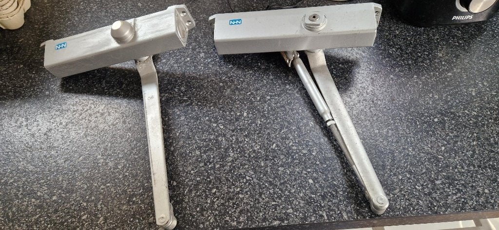 Deurdranger NHN Daihatsu No 80 - Set van 2, Ophalen, Gebruikt, Overige materialen, Scharnier