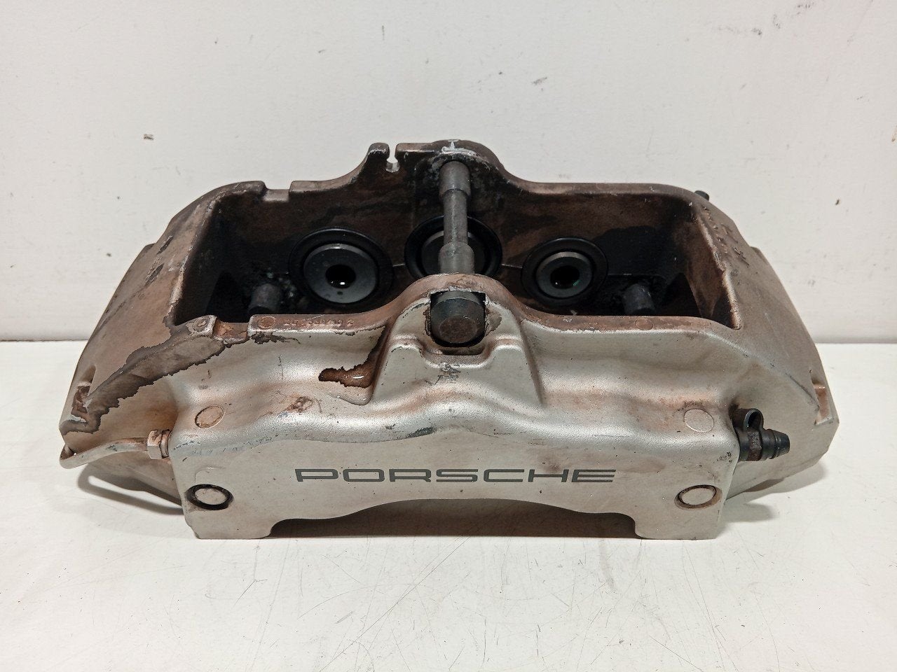 Remklauw links voor Porsche Cayenne, Onderdelen@venauto.nl, Van der Ven Autorecycling B.V., Gebruikt, Ettenseweg 76, 4706 PB Roosendaal, The Netherlands