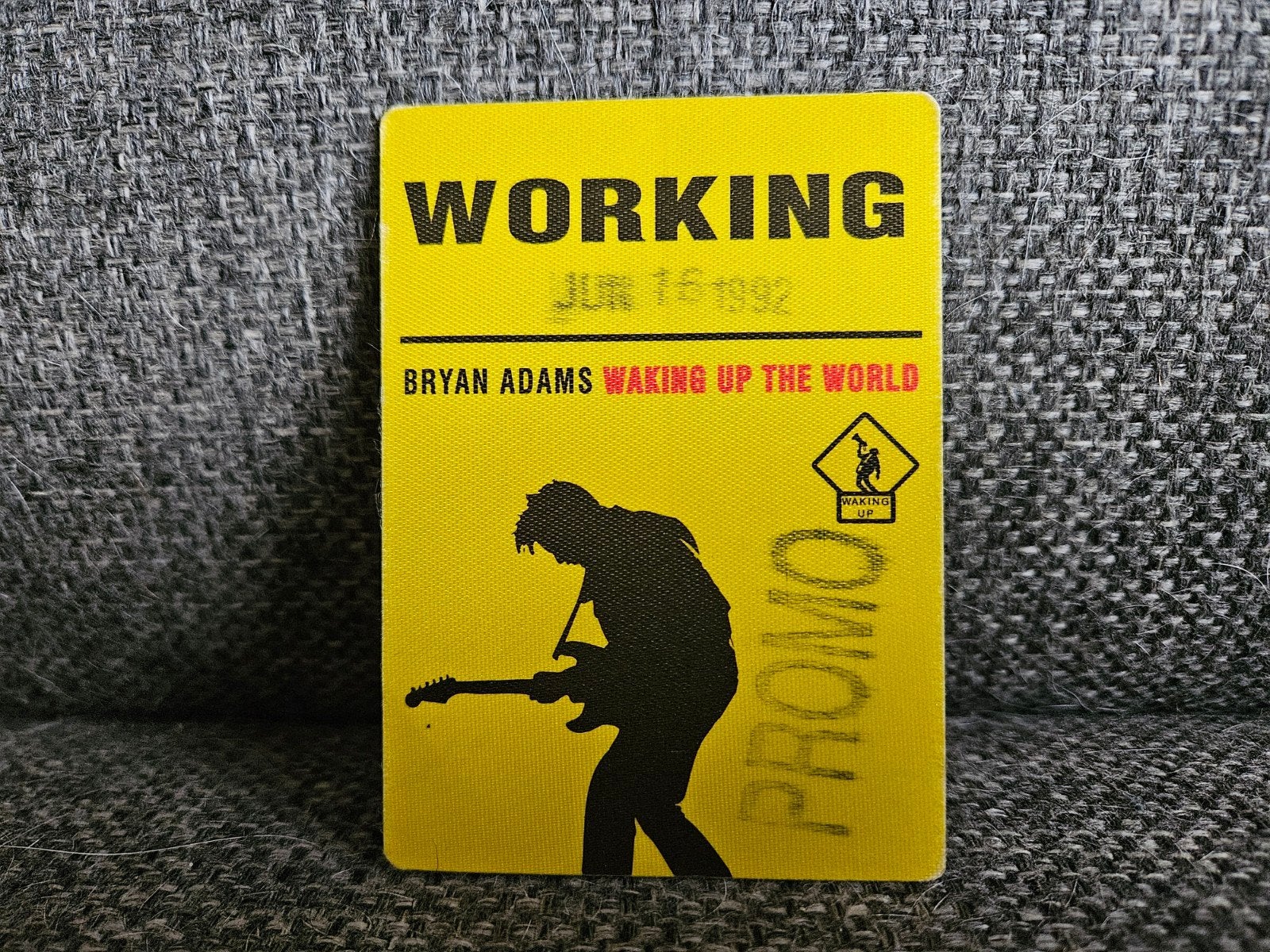 Bryan Adams - Waking Up The World, Verzamelen, Verzenden, Zo goed als nieuw, Overige typen