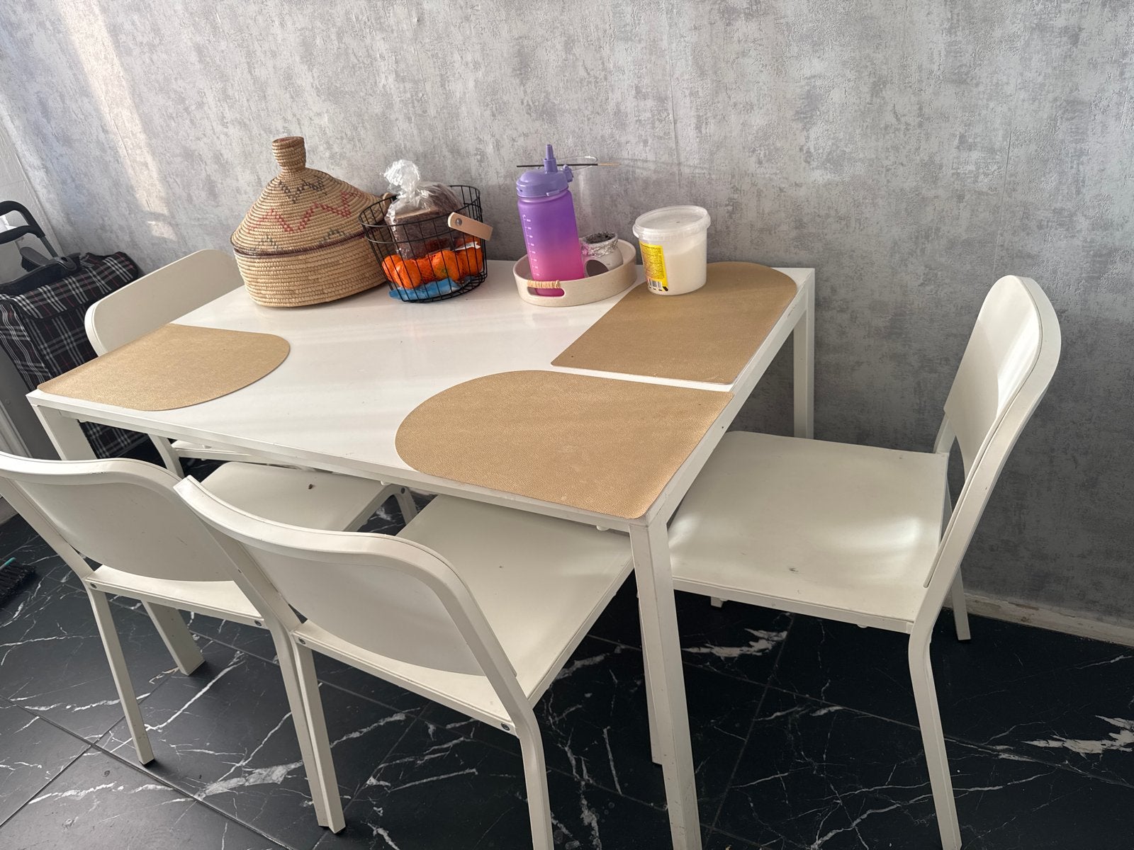Eettafel met 4 stoelen - Wit, modern design, Ophalen, Gebruikt, 100 tot 150 cm, 50 tot 100 cm
