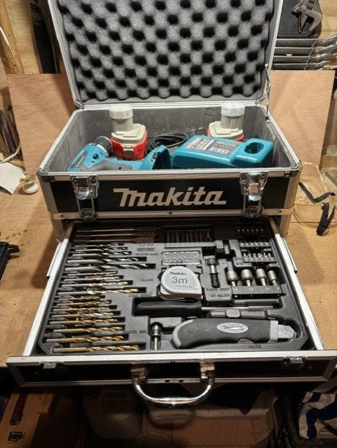 Makita 6270d plus lader en 2x Accu Opbergkist en asecoires, Ophalen, Gebruikt, Boor- en Schroefmachine