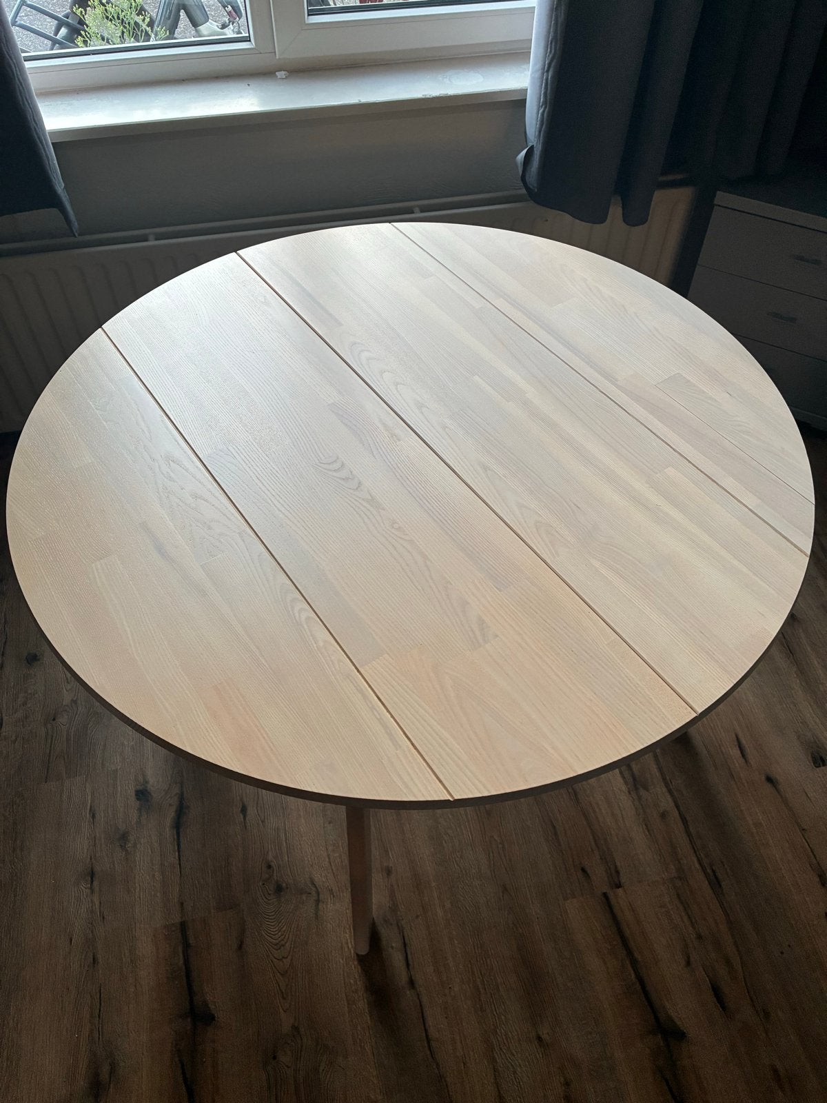 Ronde eettafel van licht hout, Huis en Inrichting, Tafels | Eettafels, Ophalen, 100 tot 150 cm, Rond, Zo goed als nieuw