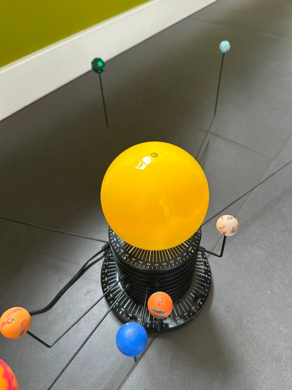 Draaiend zonnestelsel met lamp, Ophalen, Gebruikt, Elektronica, Met licht