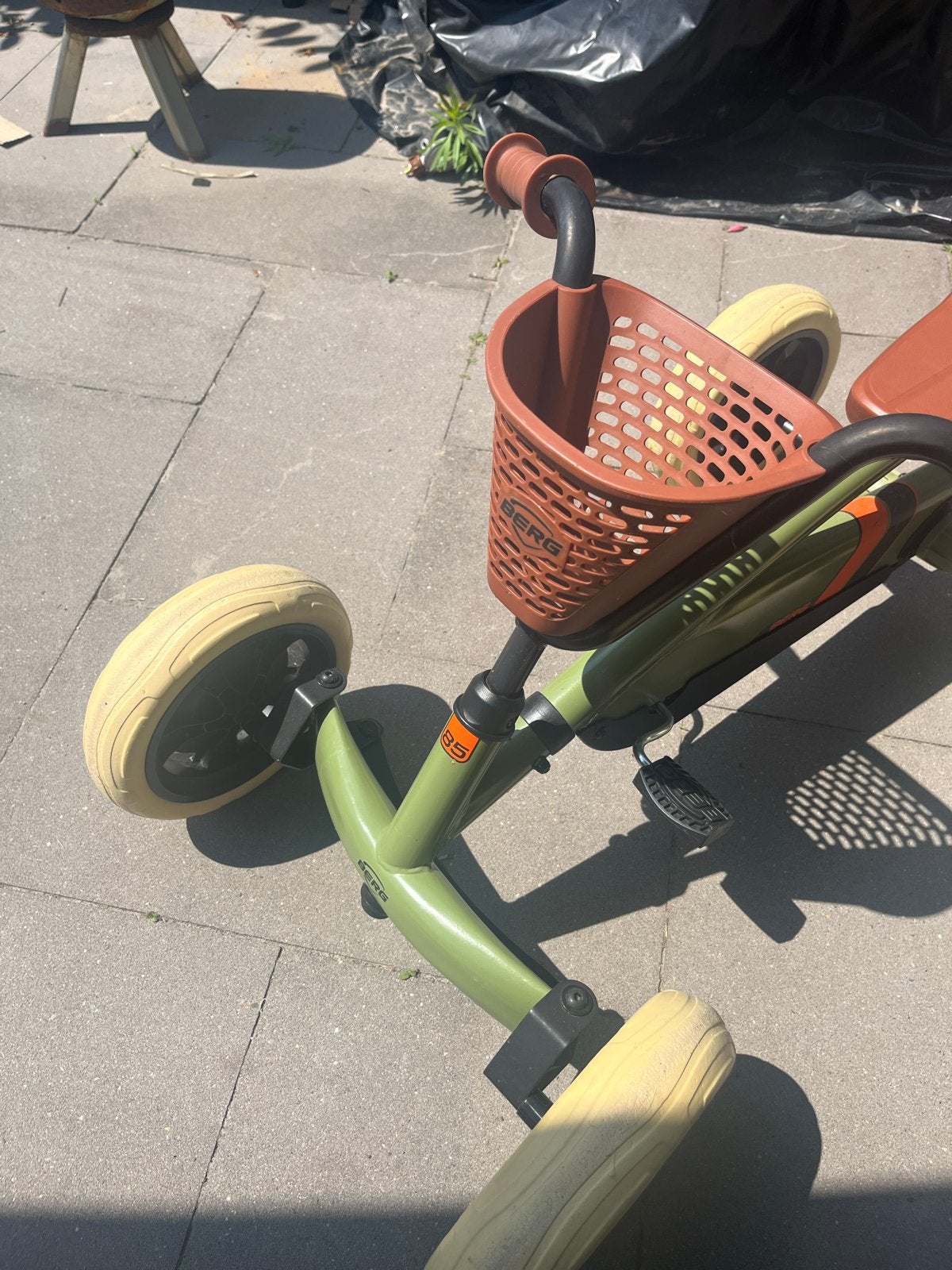 BERG Buzzy Retro Skelter - Groen met Mandje (2-5 jaar), Ophalen, Zo goed als nieuw, Trapvoertuig