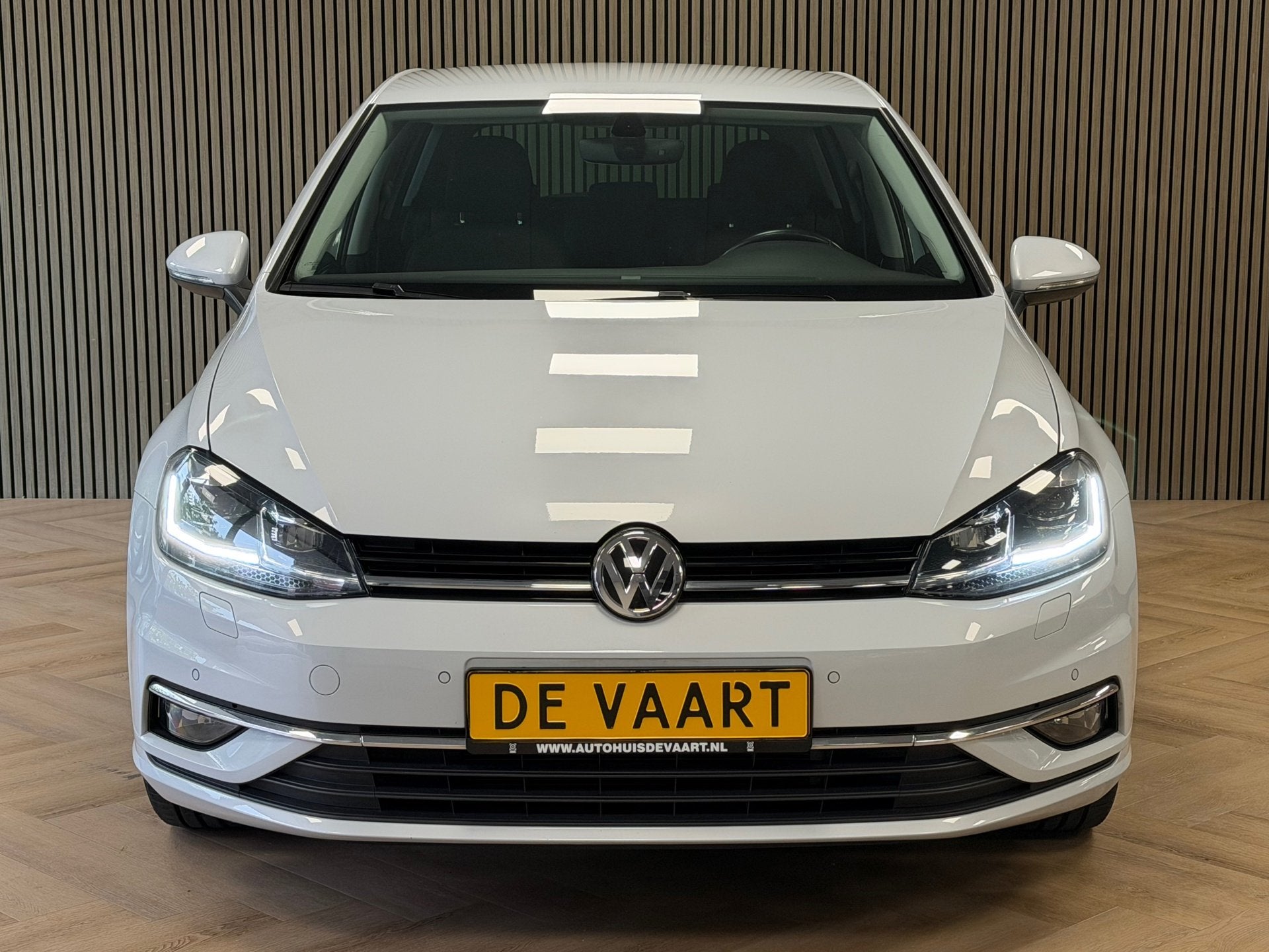 Volkswagen Golf 1.5 TSI Highline 150PK DSG NAVIGATIE LED ACC, Dealer onderhouden, Zwart, 4 cilinders, Wit