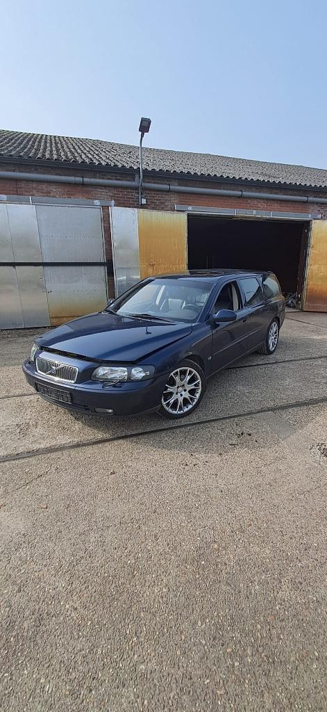 Volvo v70N 2.3 turbo AUT met LPG inbouw in onderdelen, Auto's, Volvo, Zwart, Blauw, 2300 cc, V70