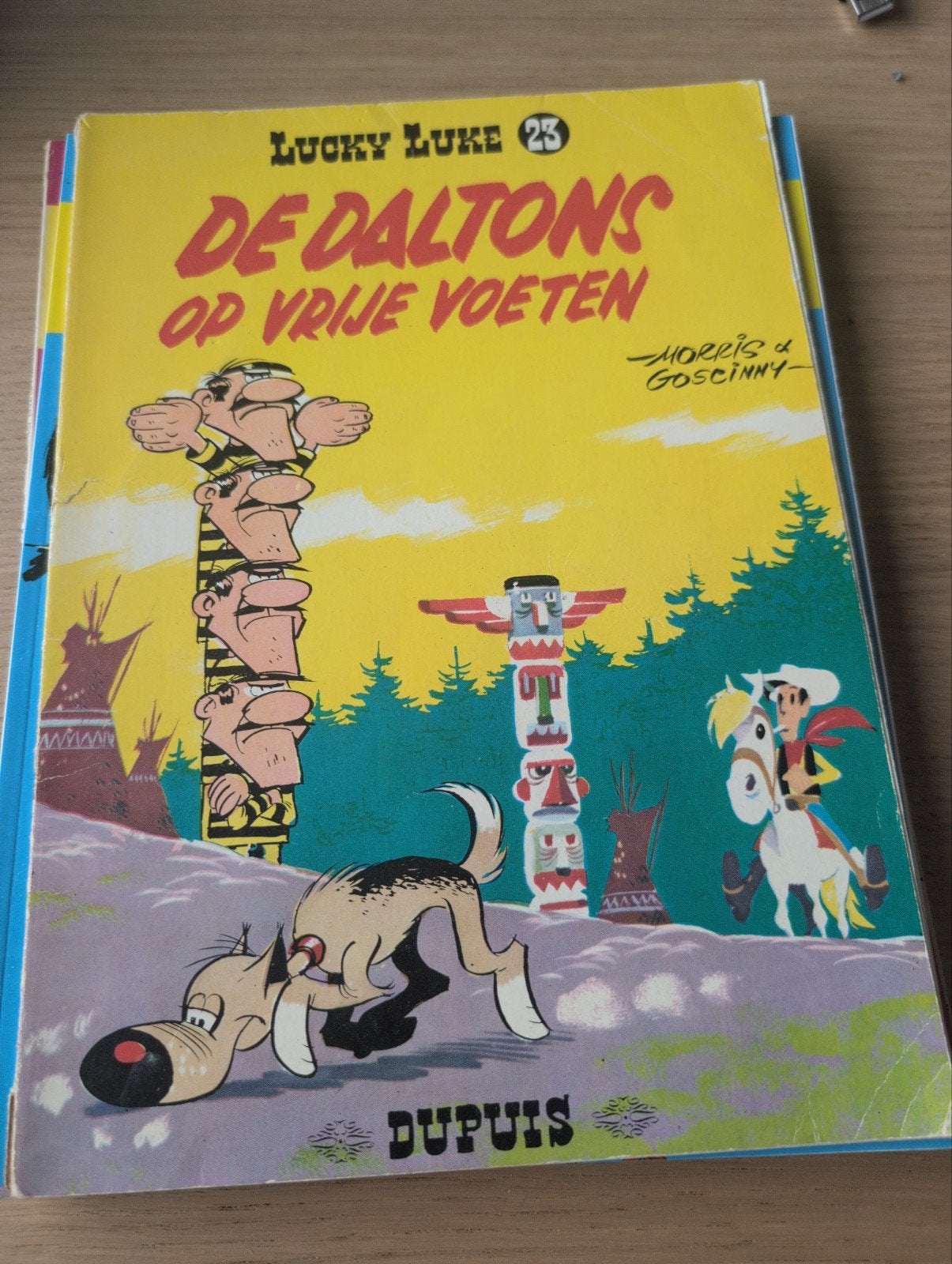 Lucky Luke 23 - De Daltons op vrije voeten, Eén stripboek, Ophalen of Verzenden, Gelezen, Morris & Goscinny