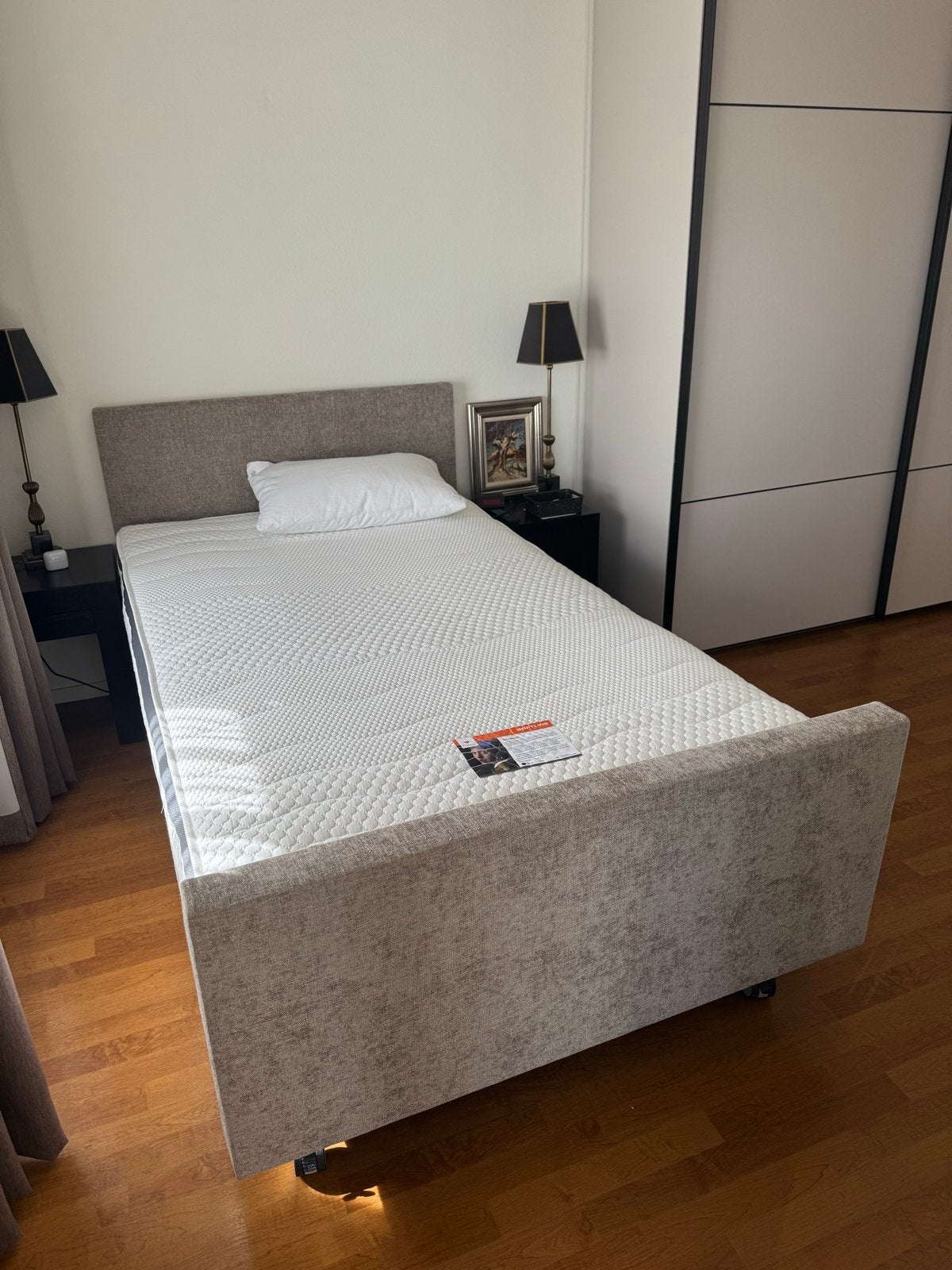 Luxe electrisch verstelbare boxspring 120x200 met matras, Ophalen, Verstelbaar, Zo goed als nieuw, 120 cm