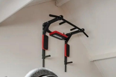 Wandgemonteerde optrekstang / dipstation, Sport en Fitness, Fitnessmaterialen, Ophalen, Zo goed als nieuw, Armen, Oprekstang