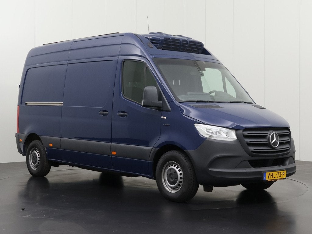 Mercedes-Benz eSprinter eSprinter L2H2 55 kWh Koelauto | Cam, Auto's, Bestelauto's, 142 km, Stof, Gebruikt, Zwart