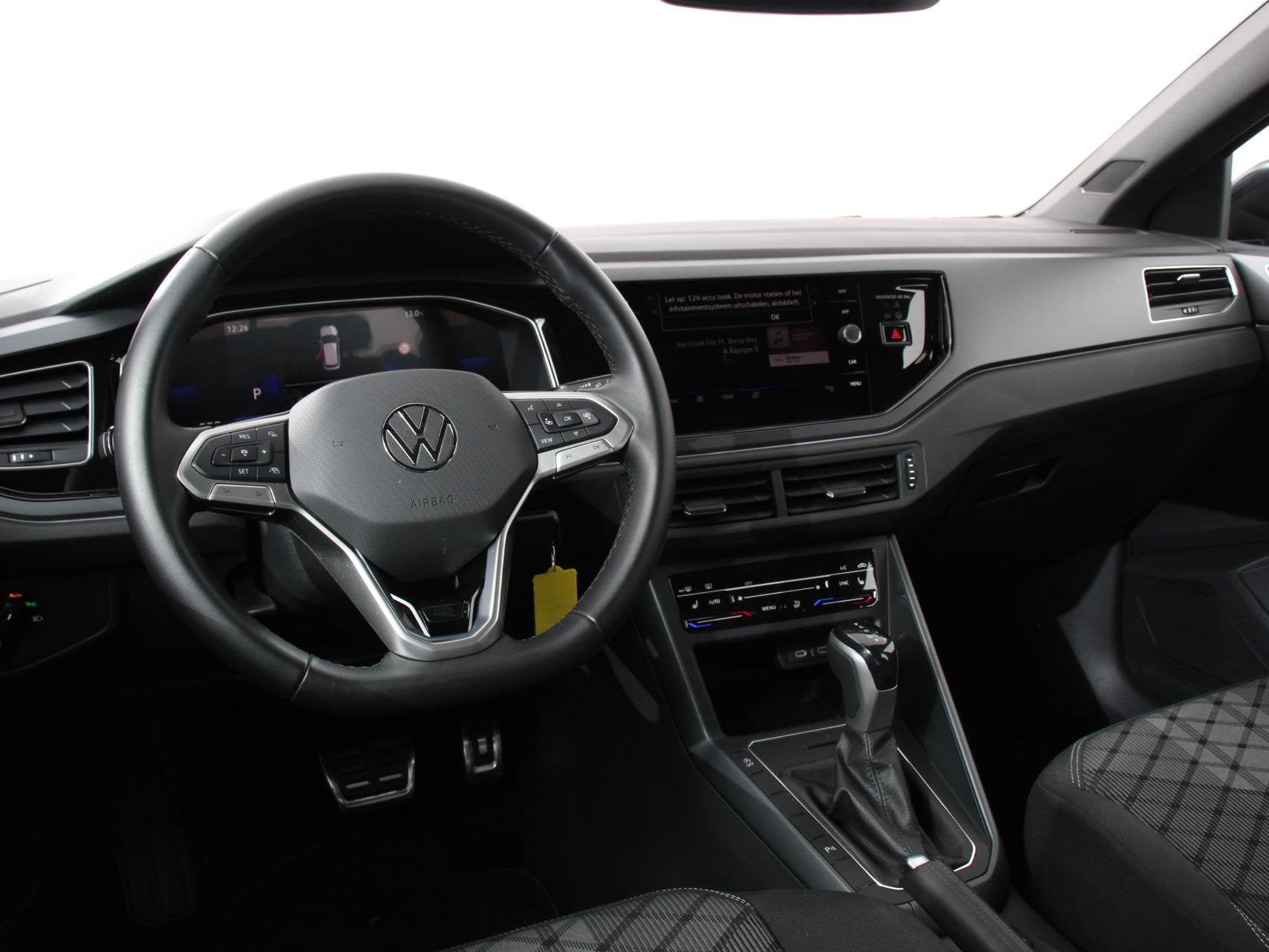 Volkswagen Polo 1.0 TSI R-Line Automaat Camera Digitale Cock, Auto's, Volkswagen, Gebruikt, 95 pk, Zwart, Bedrijf