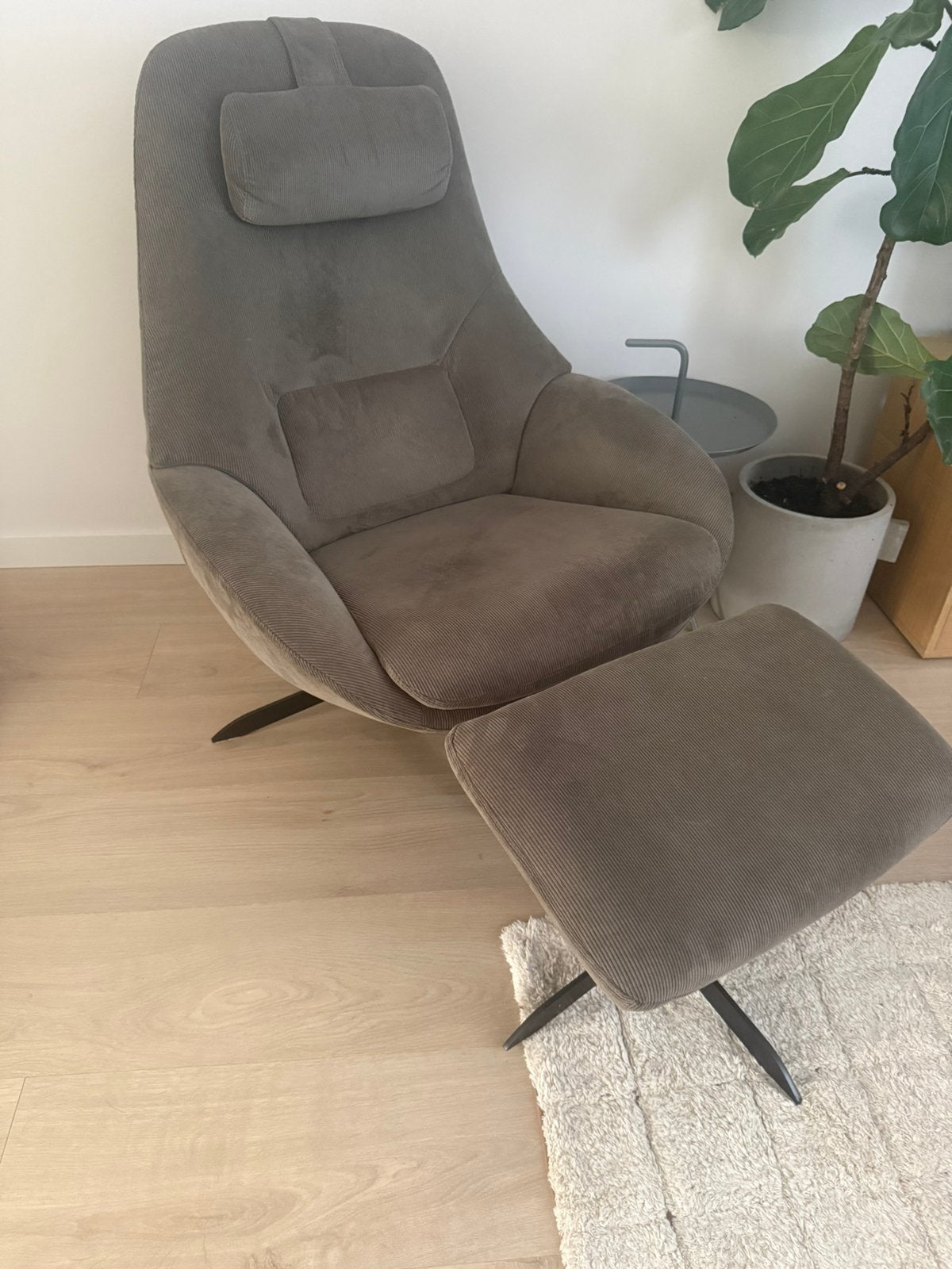 Bolia saga fauteuil grand + poef + hoofdsteun luxe stof, Ophalen, 75 tot 100 cm, Zo goed als nieuw, Stof