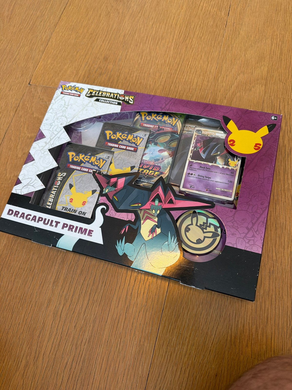 Pokémon Celebrations Dragapult Prime Collection Box, Ophalen of Verzenden, Nieuw, Overige typen