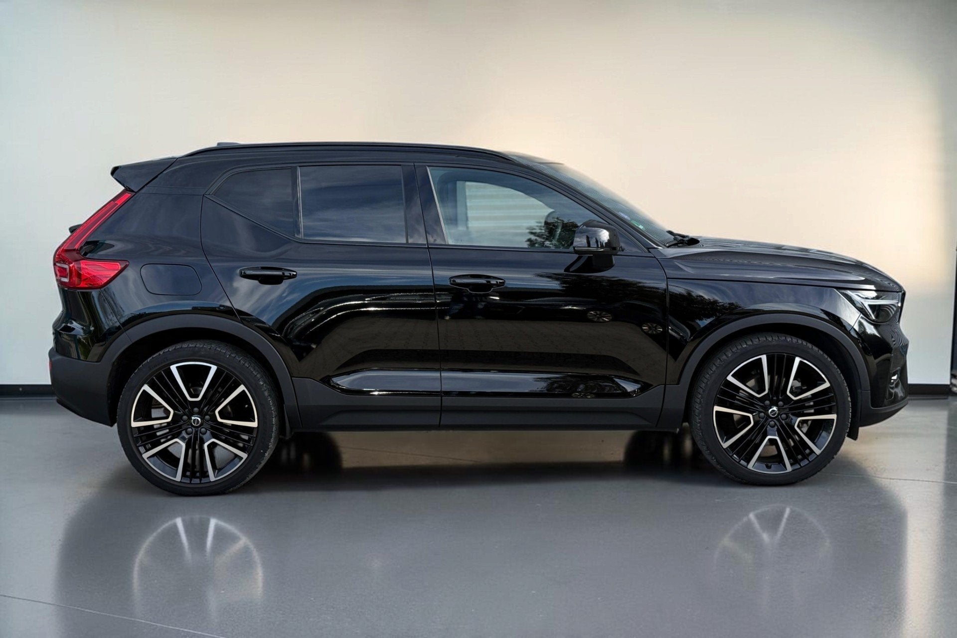 Volvo XC40 1.5 T5 Recharge 193kW/262pk DCT7 Ultimate Dark PA, Dealer onderhouden, Met garantie (alle), Hybride Elektrisch/Benzine