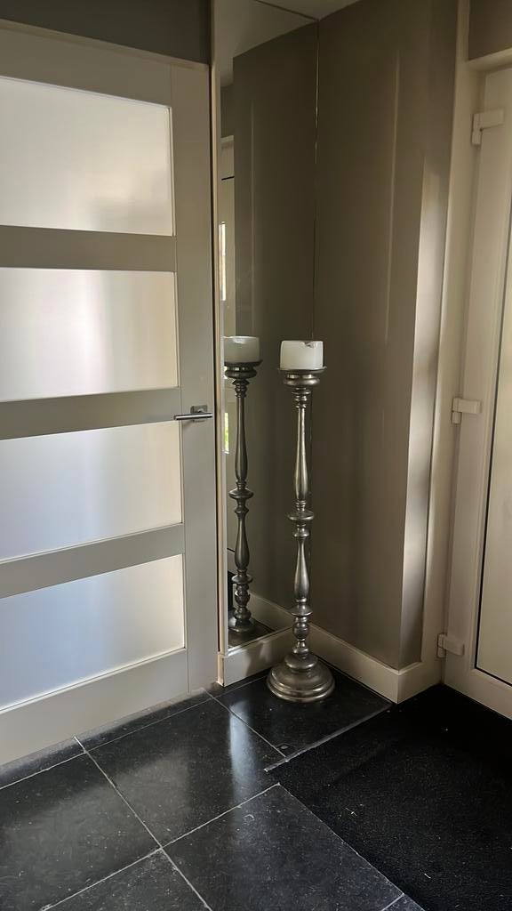 Hotel Chique Zilverkleurige Kaarsenstandaard 123 cm, Gebruikt, Ophalen of Verzenden, Grijs, Kandelaar